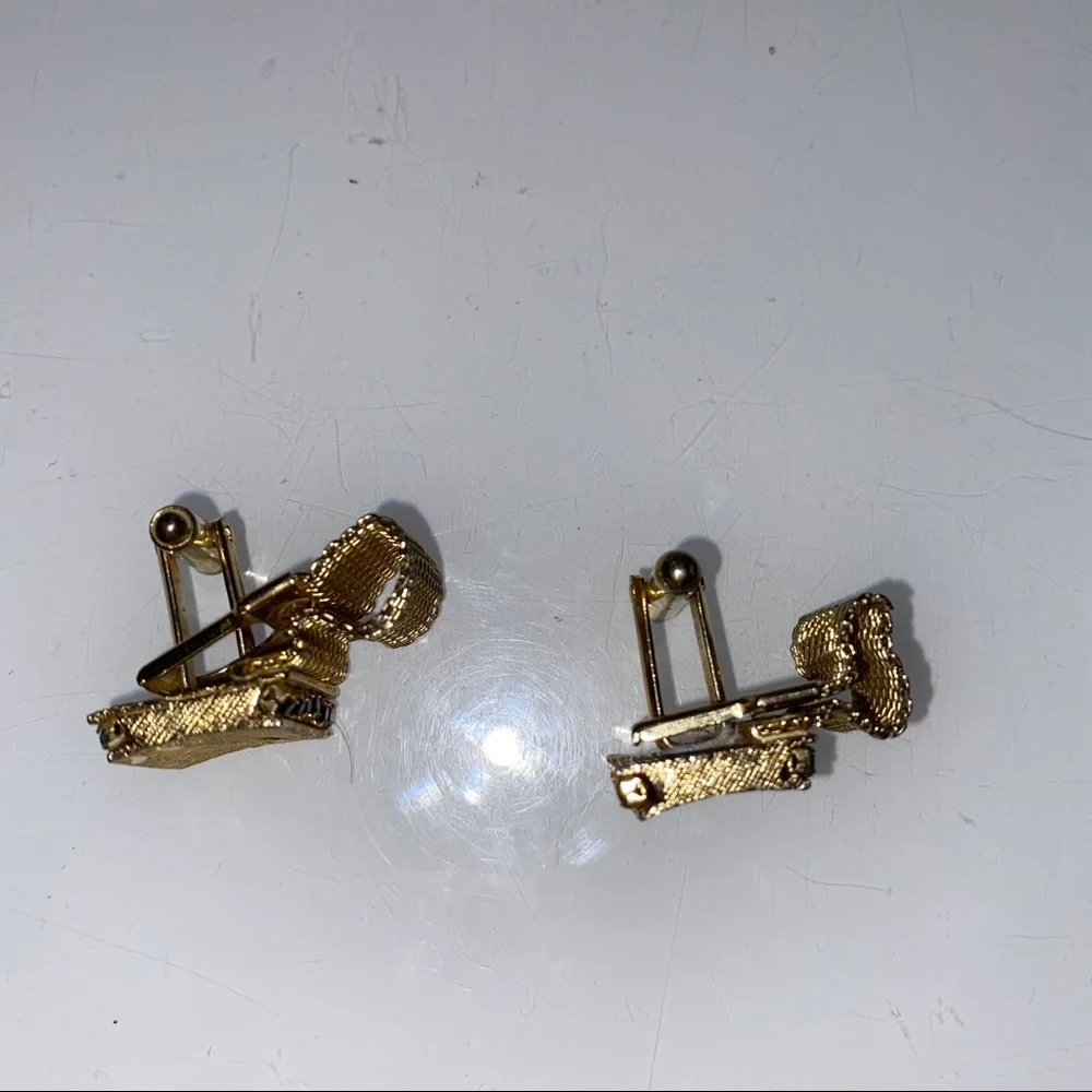 Vintage gold toned‎ cuff links with matching pin